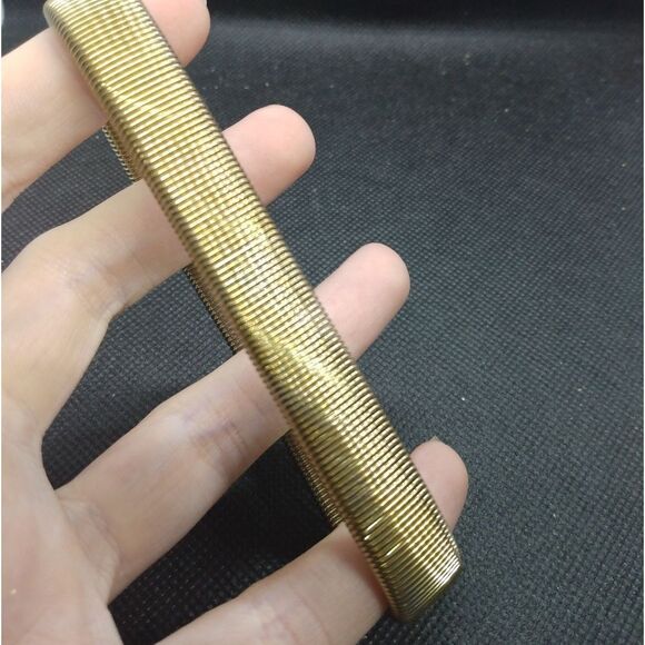 Gold mesh accordion bracelet - Picture 1 of 3